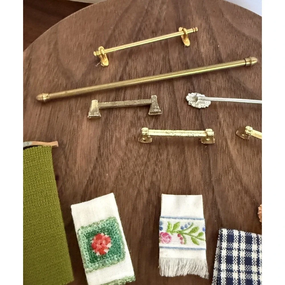 Dollhouse Miniature 1:12 Bathroom Towel Racks Towels Curtain Rods Lot of Many